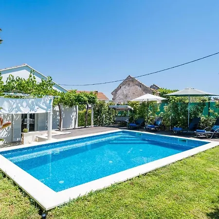 Holiday Bosanka With Outdoor Swimming Pool 287 * Dubrovnik