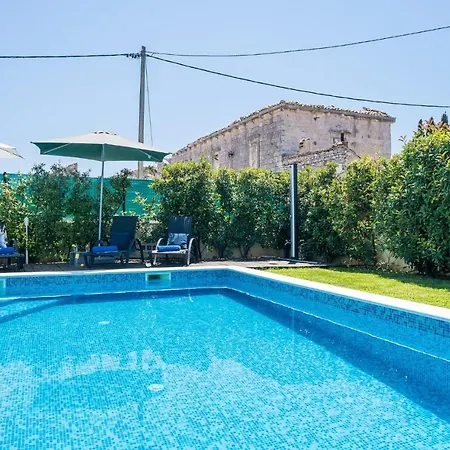 Holiday Bosanka With Outdoor Swimming Pool 287