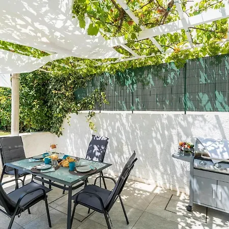 Holiday Bosanka With Outdoor Swimming Pool 287
