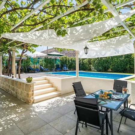 Ferienhaus Holiday Bosanka With Outdoor Swimming Pool 287